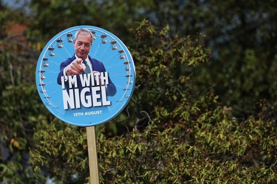 Un cartel del candidato Nigel Farage.