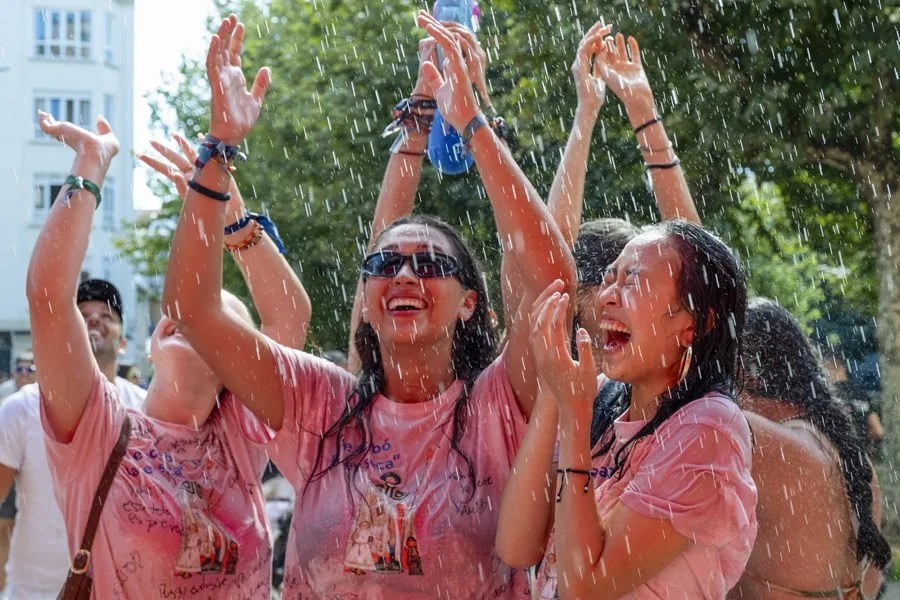 Fiesta del agua en Vilagarcia de Arousa (Pontevedra) durante las fiestas de San Roque.