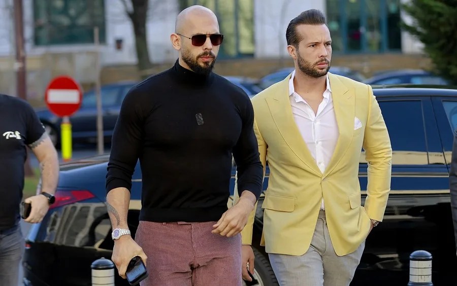Los hermanos Tate seguirán detenidos en Estados Unidos tras una audiencia sin fallo sobre su libertad bajo fianza