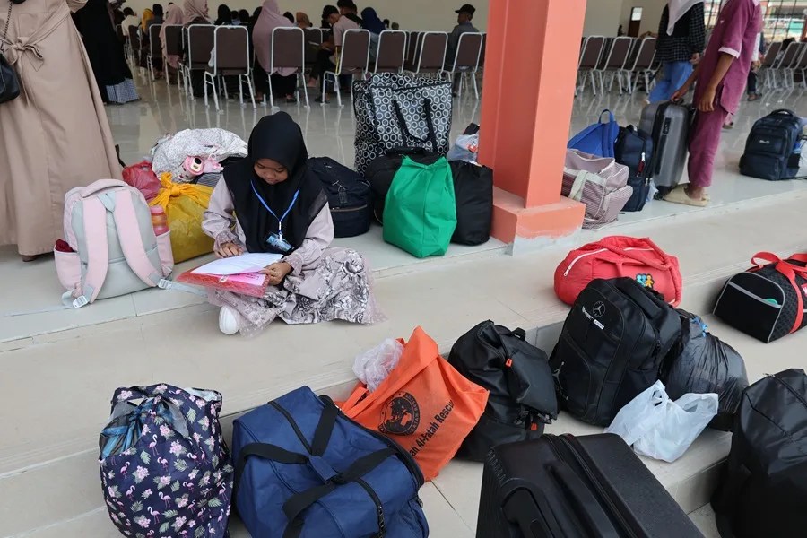 Un estudiante en una escuela de Indonesia.