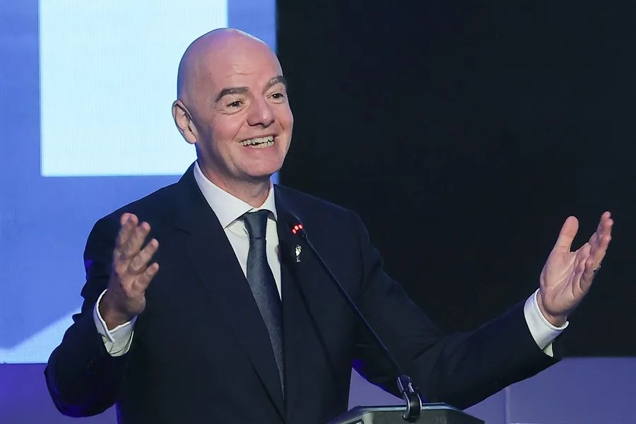 Exfutbolistas argentinos y paraguayos expresan su apoyo al presidente de la FIFA, Gianni Infantino