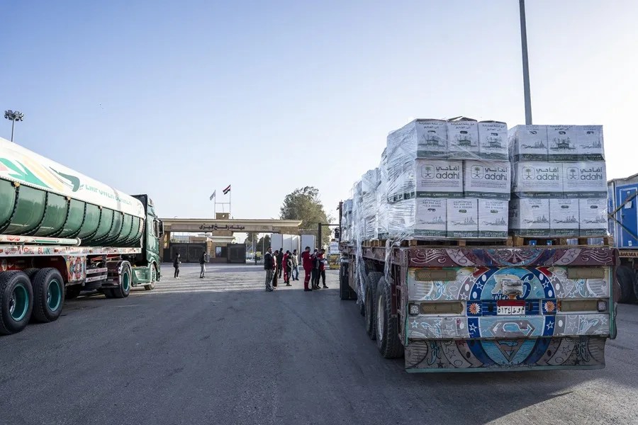 Ayuda humanitaria en el paso de Rafah.