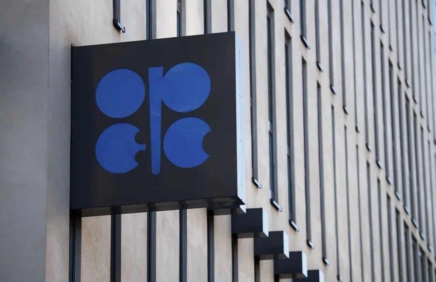 Fotografía de archivo del logotipo de la organización de la Organización de Países Exportadores de Petróleo (OPEP) en su sede en Viena (Austria).