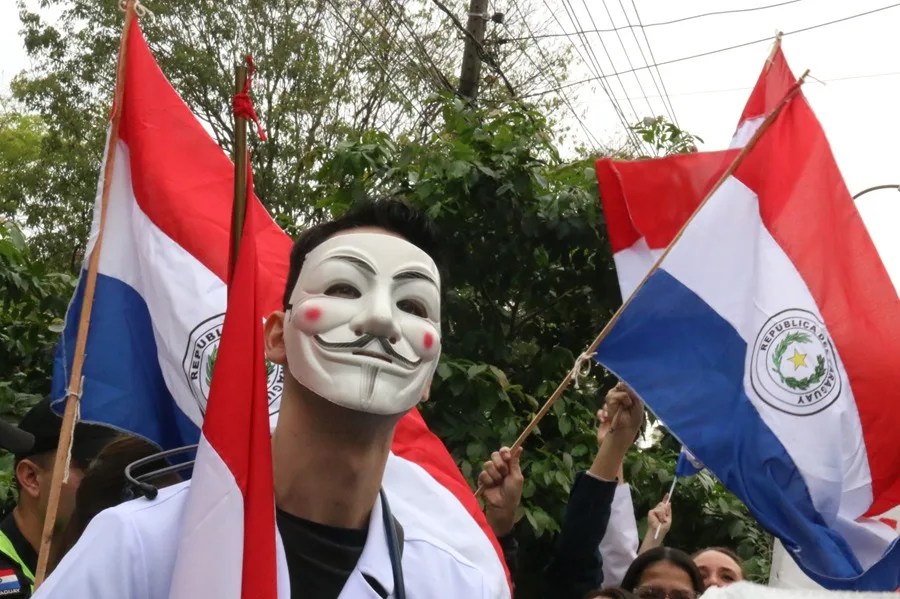 Médicos paraguayos cumplen el tercer día de huelga sin lograr un acuerdo con el Gobierno