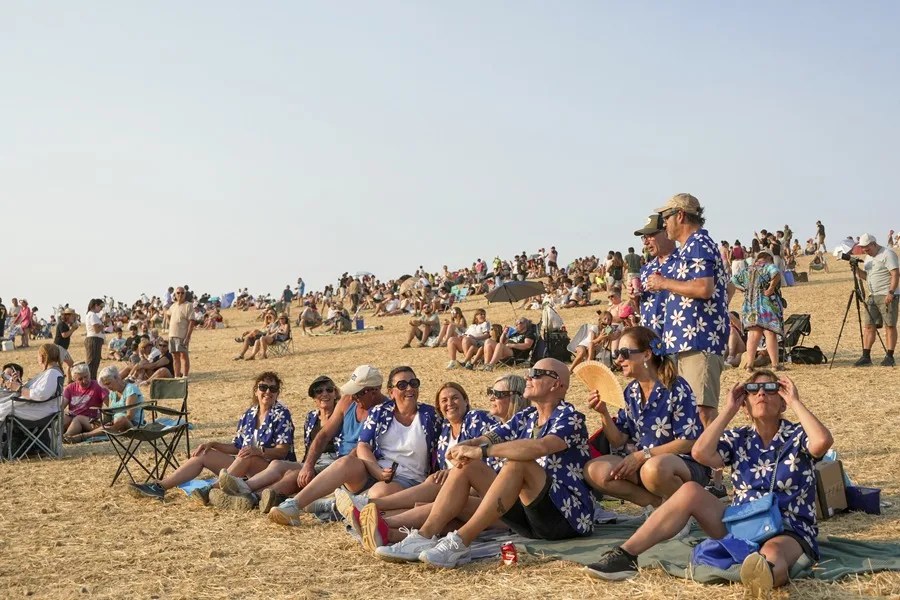 Un eclipse barre Norteamérica y Europa antes de triunfar con su totalidad en España