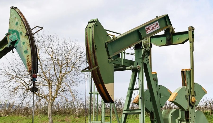 Vista de bombas de petróleo crudo en Knoeringen, cerca de Landau (Alemania)
