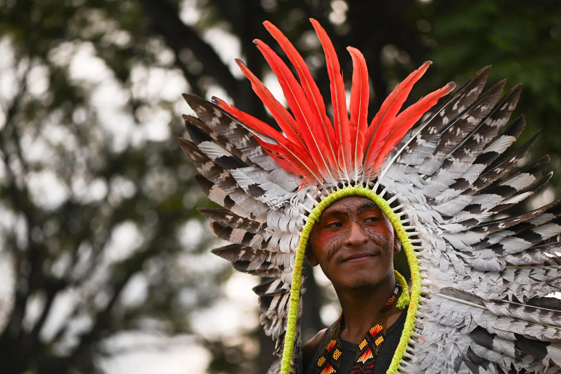 (FILE).- An indigenous person participates in the Campamento Tierra Libre on Monday, April 7, 2025, in Brasília (Brazil). EFE/Andre Borges