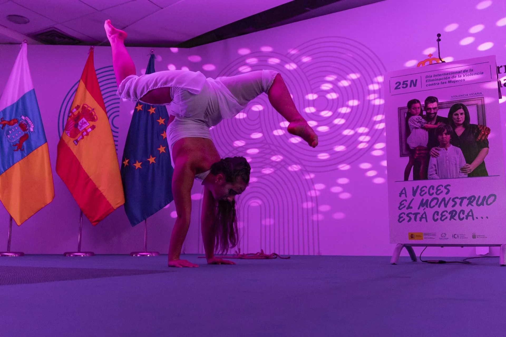 Imagen de archivo de una performance celebrada por un acto institucional del Día Internacional para la Eliminación de la Violencia contra las Mujeres. EFE/ Quique Curbelo