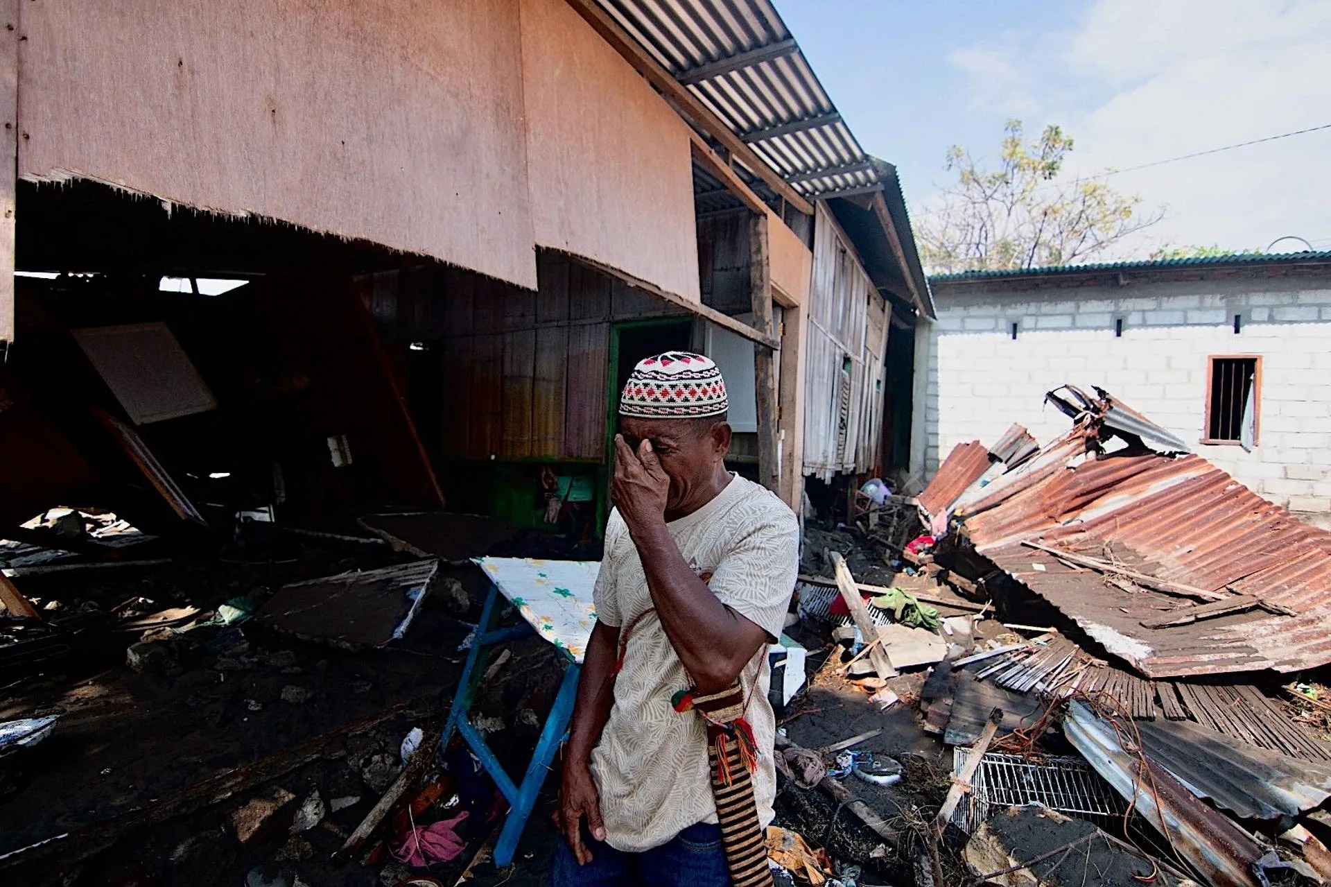 A man reacts as he walks outside a damaged family house hit by the tsunami following a 7.7 magnitude earthquake in Mbay, Nagekeo, East Nusa Tenggara province, Indonesia, 15 August 2026. EFE-EPA/IGNASIUS KUNDA