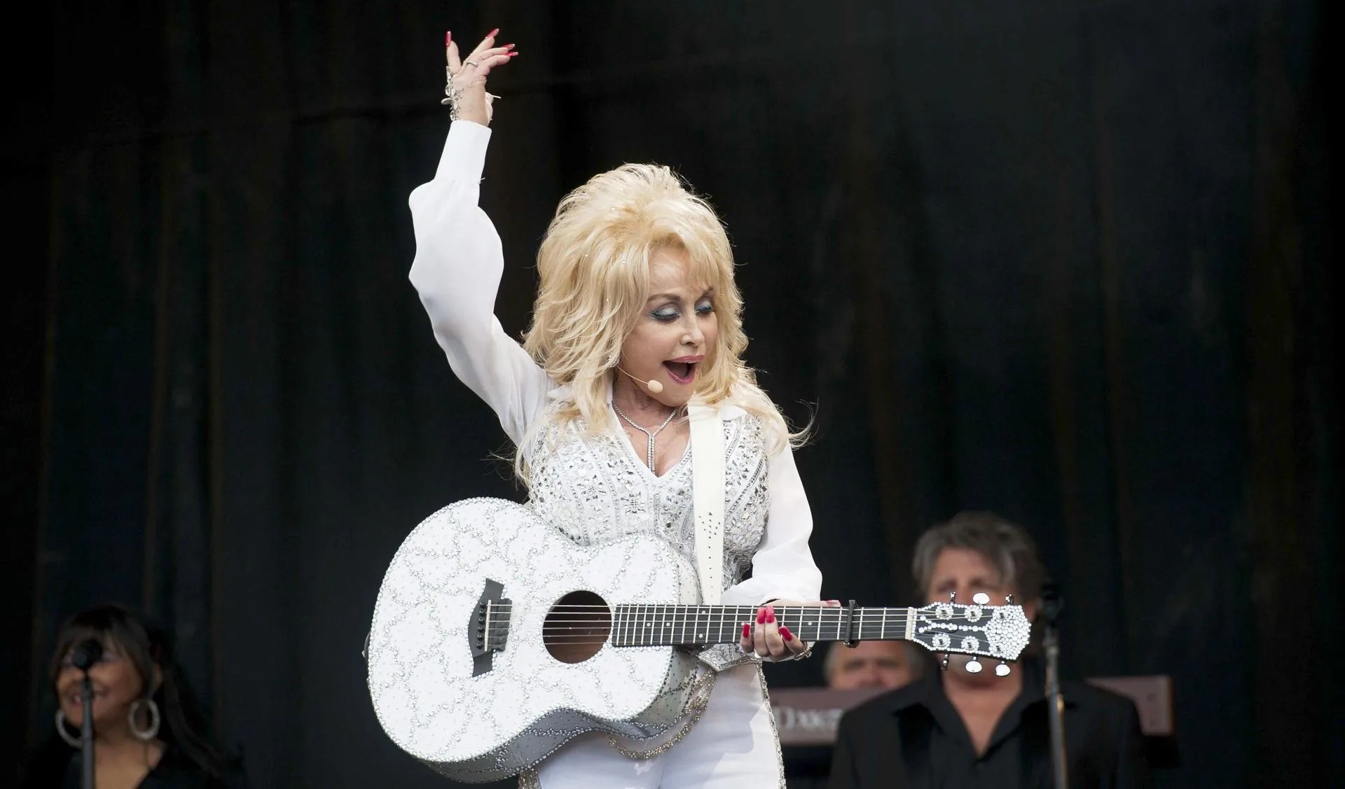 US singer Dolly Parton performs at the Pyramid Stage of the Glastonbury Festival of Contemporary Performing Arts 2014, held at Worthy Farm, near Pilton, Somerset, UK, 29 June 2014. EFE/EPA/WILL OLIVER