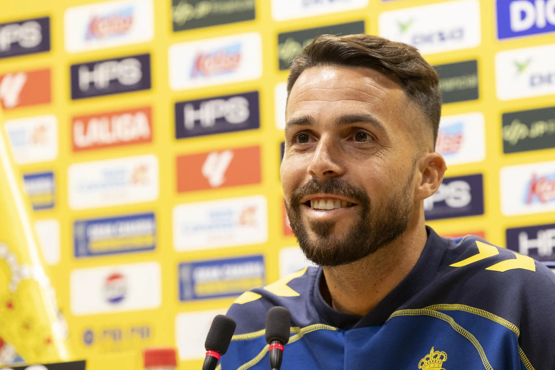 El capitán de la UD Las Palmas, Kirian Rodríguez, ha subrayado la importancia que tiene empezar LaLiga Hypermotion 2026-2027 "con buen pie" el próximo domingo ante el Albacete Balompié en el Estadio de Gran Canaria, porque los primeros partidos "marcan mucho" en el posterior desarrollo de la competición. El centrocampista tinerfeño, primer capitán de la plantilla tras la marcha de Jonathan Viera, ha dicho este jueves en conferencia de prensa que los cuatro o cinco primeros encuentros del campeonato dirán "a qué aspira" el equipo amarillo y "a dónde quiere llegar". EFE/ Quique Curbelo
