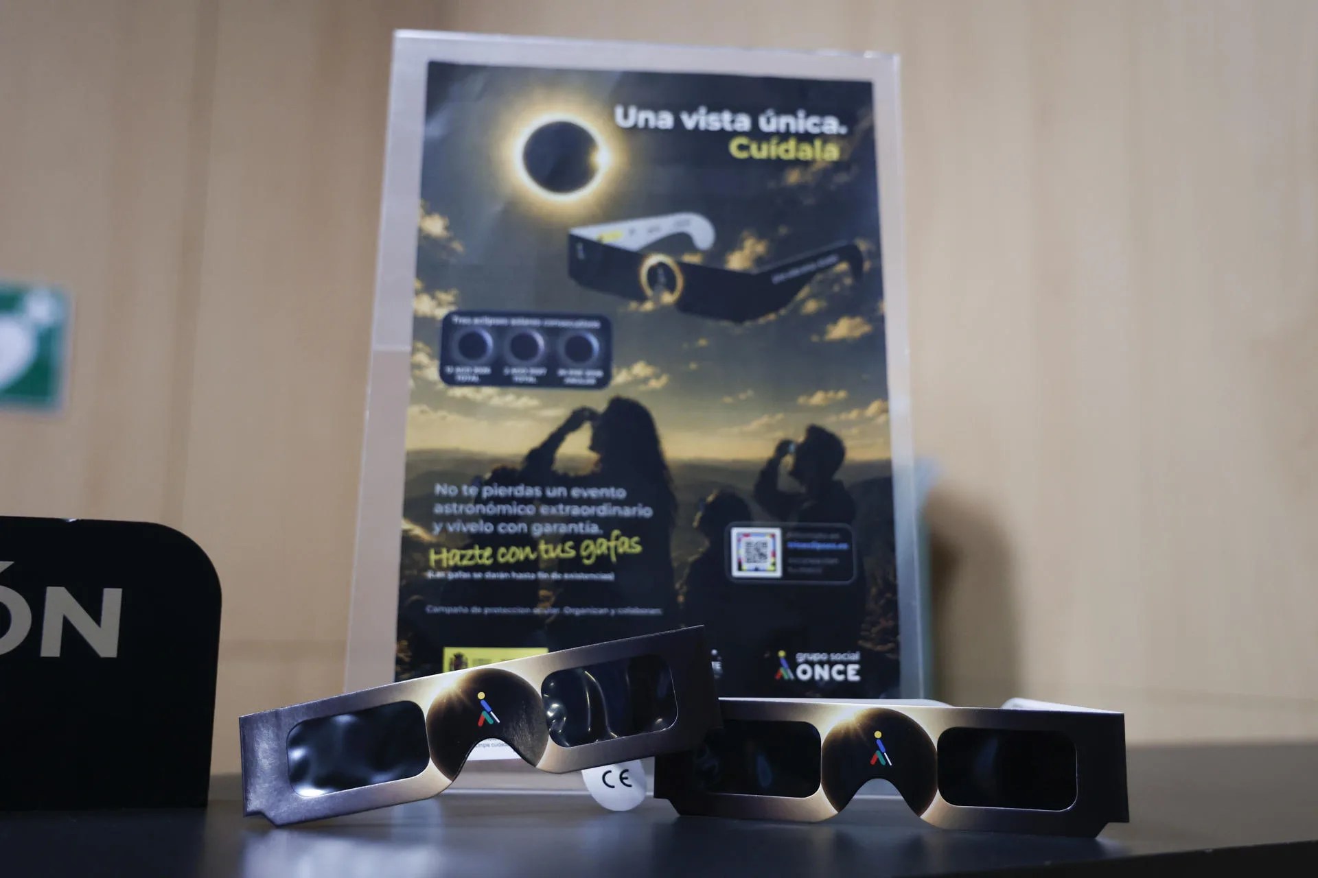 Imagen de archivo de gafas seguras para el eclipse del 12 de agosto, que reparten gratis el Ministerio de Ciencia, Innovación y Universidades y el Grupo Social ONCE. EFE/ Maria Aguilella Pardo