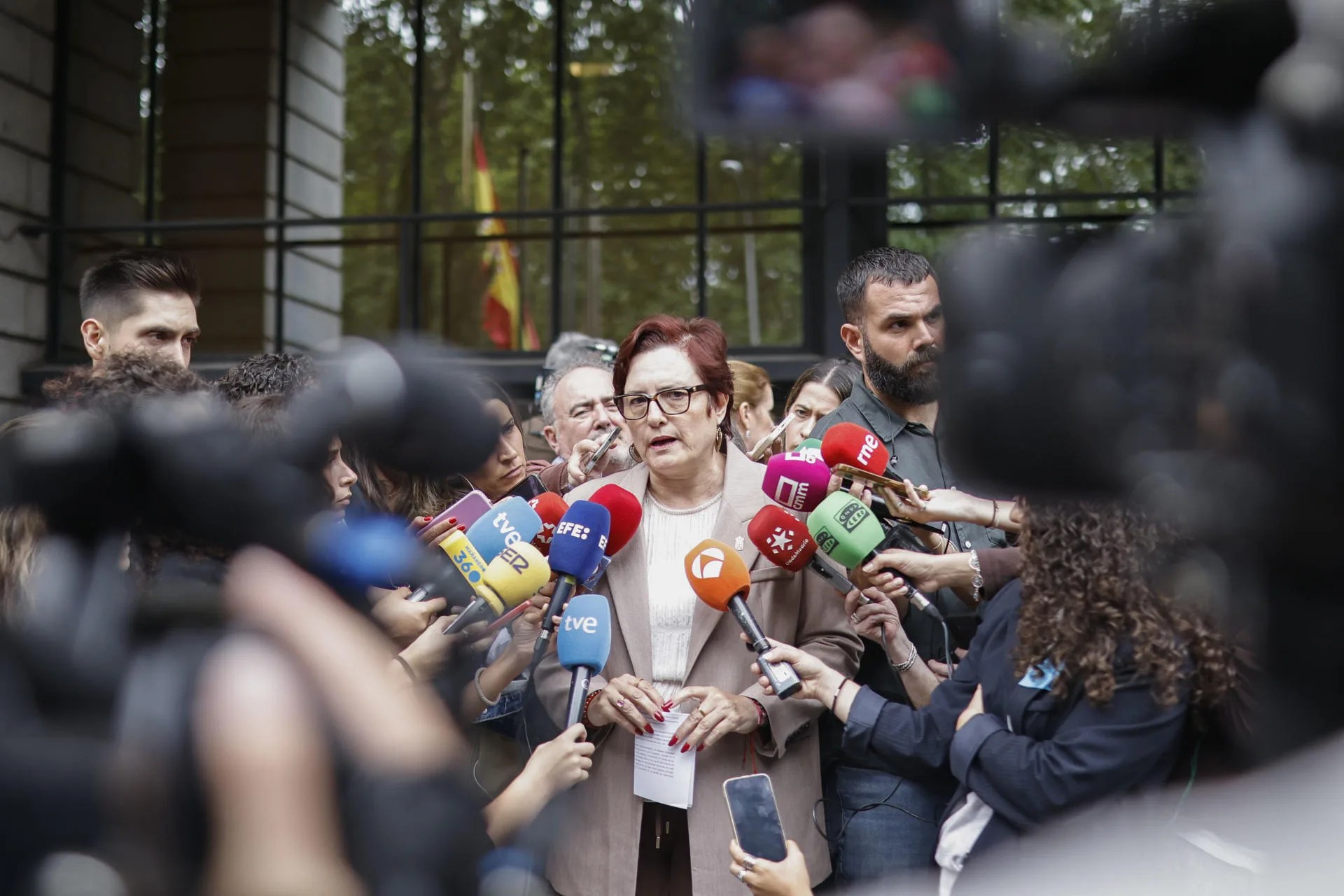 MADRID, 27/08/2026.-La consejera canaria de Bienestar Social, Candelaria Delgado, atiende a los medios tras asistir a la reunión mantenida por la ministra de Juventud e Infancia, Sira Rego, con las comunidades autónomas sobre la transferencia de 25 millones de euros a Ceuta para atender a los menores que permanecen en la ciudad autónoma tras la entrada masiva del 30 y 31 de julio. EFE/ Marcos Villaoslada