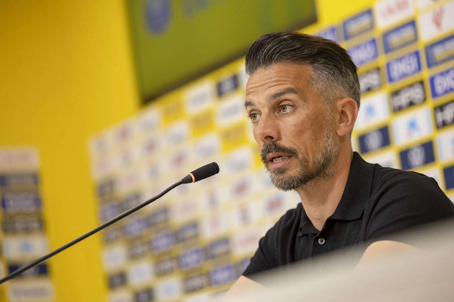 Imagen de archivo del entrenador de la UD Las Palmas, Rubén de la Barrera.  EFE/ Quique Curbelo