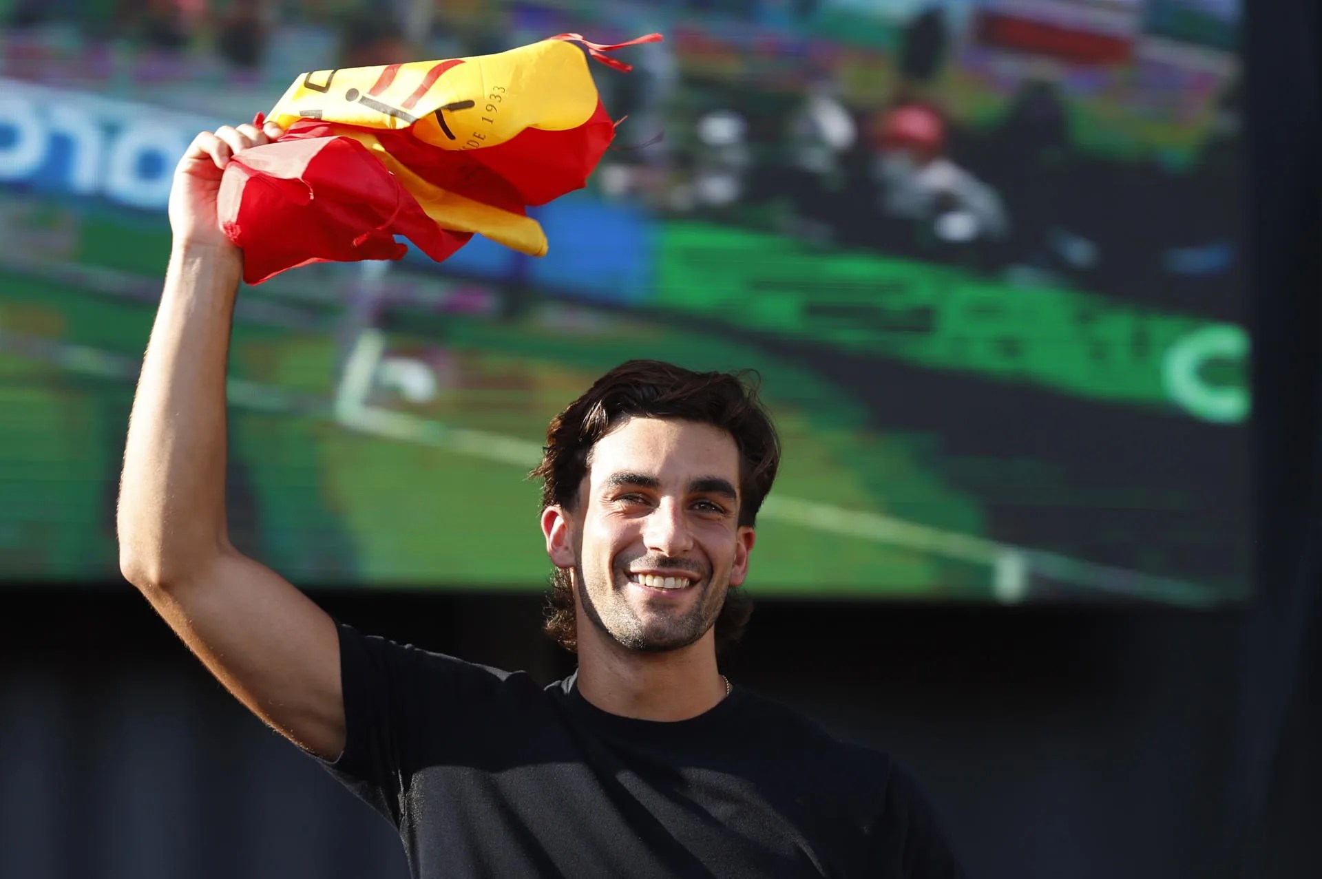 El delantero de la selección española de fútbol Ferrán Torres, durante el homenaje recibido este viernes en su pueblo, Foios. EFE/Ana Escobar
