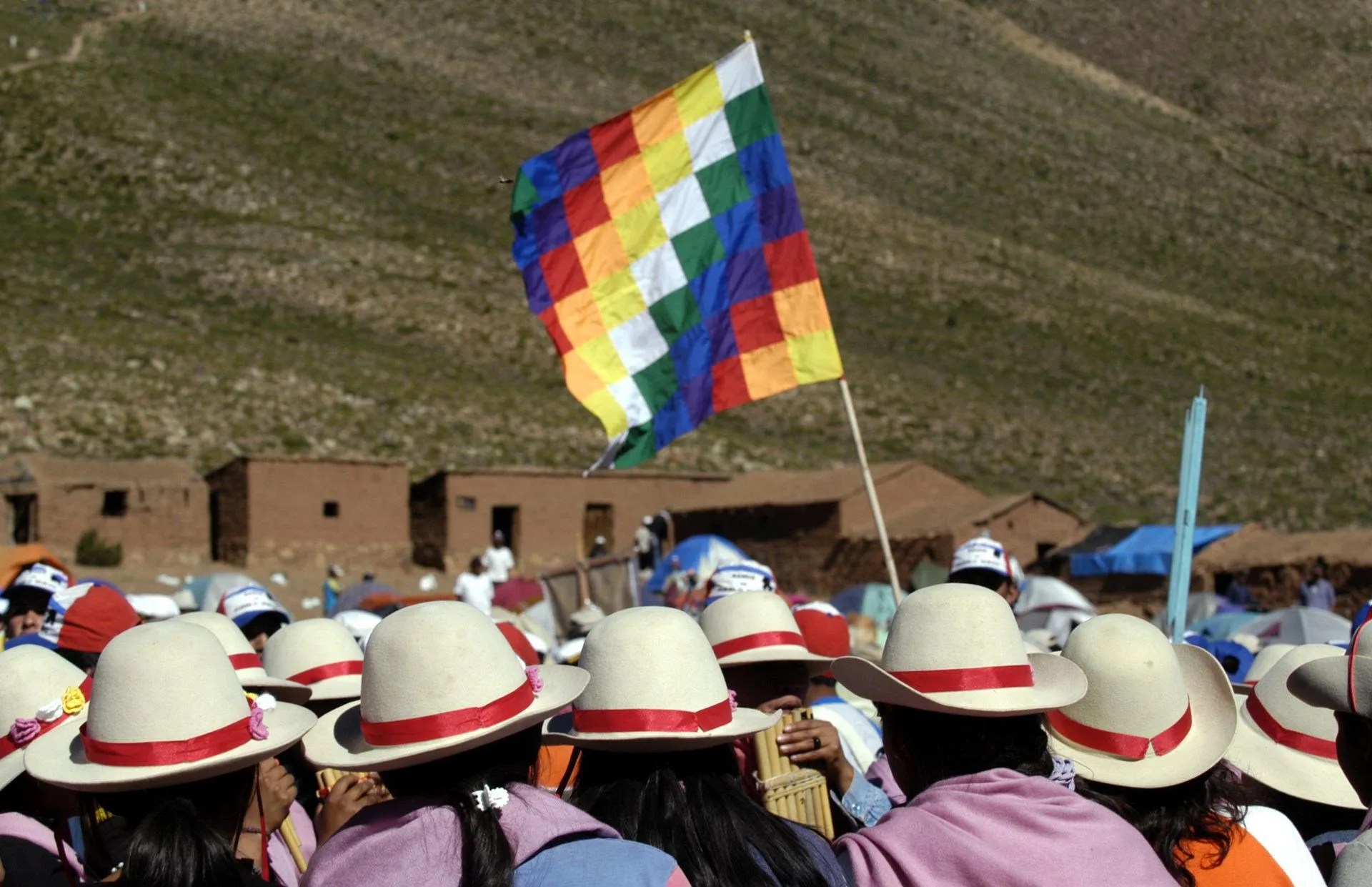 (FILE) Women standing next to a Whipala flag representing the indigenous Andean communities in Argentina, April 7, 2004. EFE/Leo La Valle.