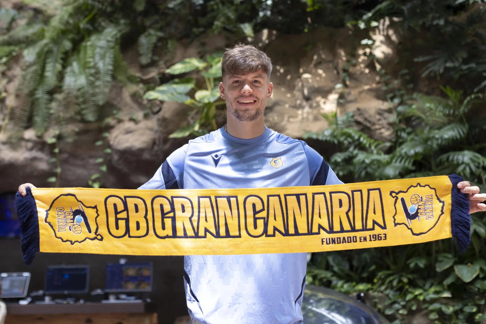 El Club Baloncesto Gran Canaria presentó este miércoles a su nuevo jugador, el escolta Joaquín Rodríguez. EFE/ Quique Curbelo