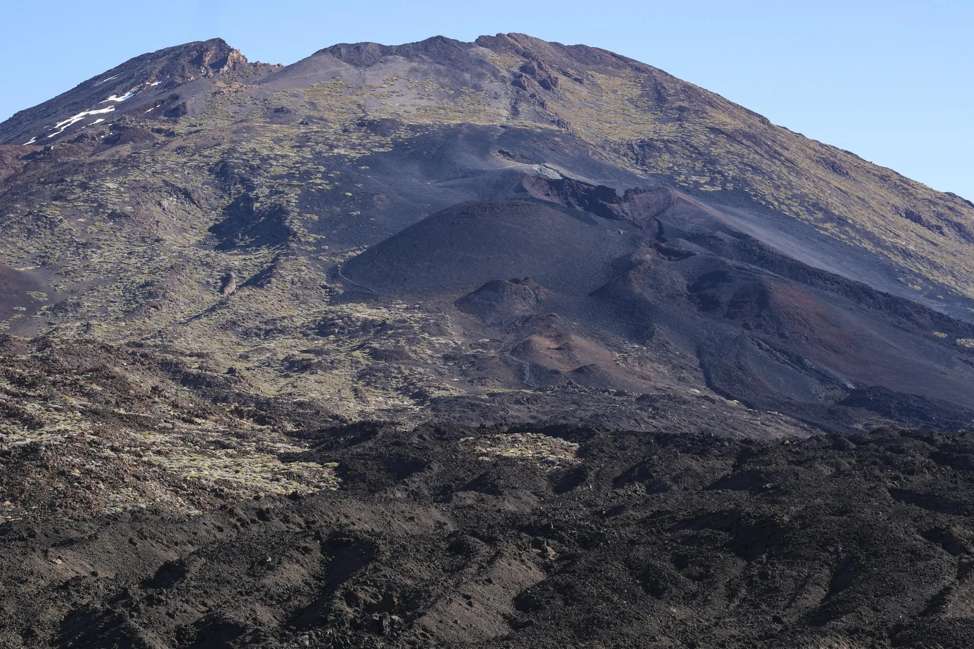 LA OROTAVA (TENERIFE).- Imagen archivo de las Cañadas del Teide, zona en la que se ha registrado en los últimos 10 años actividad sísmica anómala. EFE/Alberto Valdés