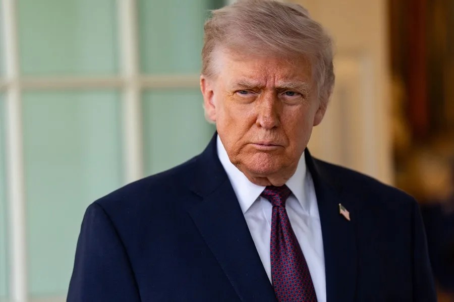 Trump celebra el fallo judicial que mantiene sus aranceles sobre mercancías de bajo valor