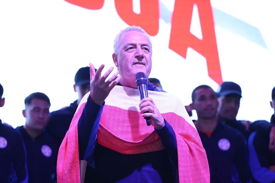 Paraguay mantiene a Alfaro, la clave para volver a un Mundial