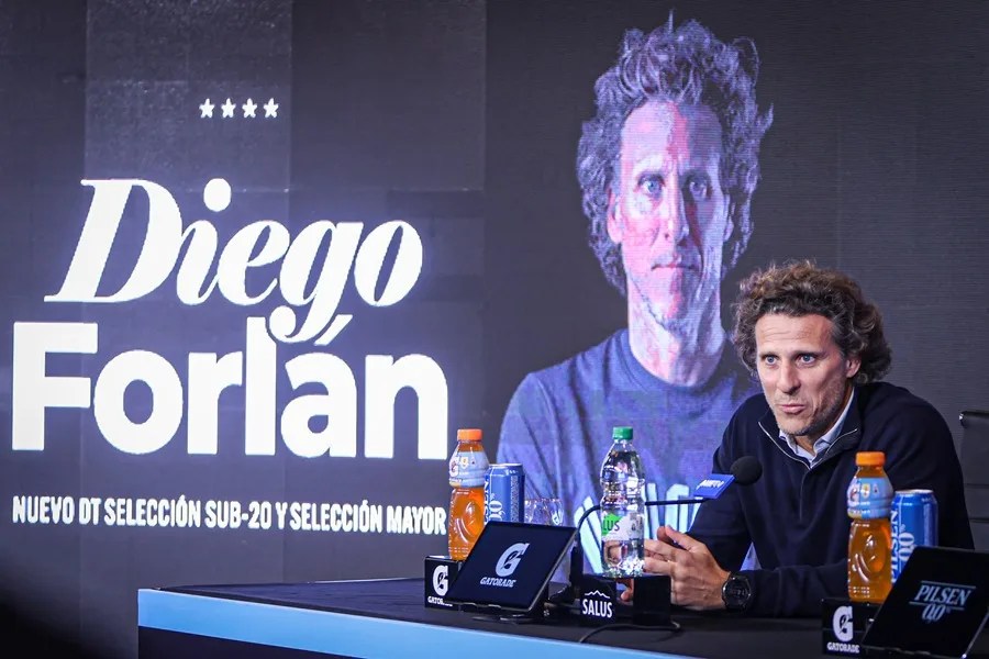 Forlán asegura que Uruguay enfrentará a dos equipos de "primerísimo nivel" en amistosos