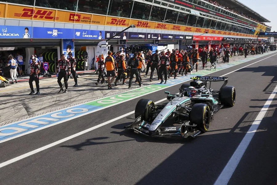 El piloto italiano de Mercedes, Andrea Kimi Antonelli, compite en el Gran Premio de Italia de Fórmula 1 en Monza, Italia.