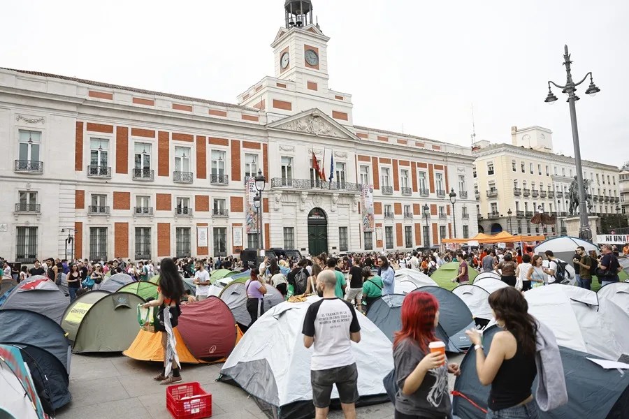 Acampada en la Puerta del Sol de Madrid por la crisis de la viviena