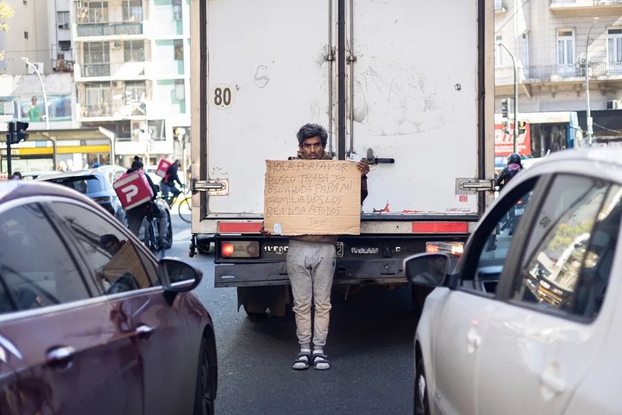 La pobreza urbana en Argentina trepa al 32,3 % en el primer semestre de 2026