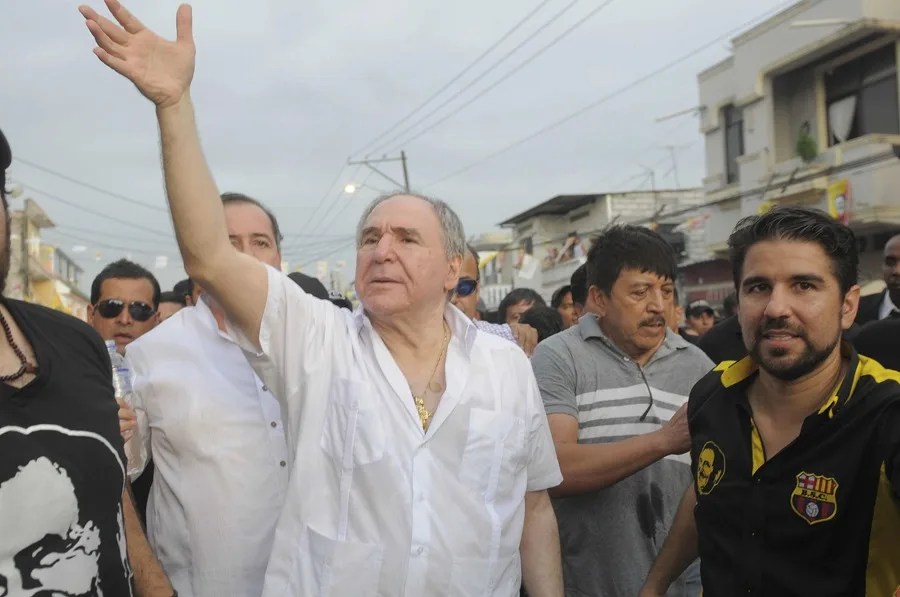 La Justicia de Ecuador mantiene la orden de detención contra el expresidente Abdalá Bucaram