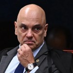 El juez brasileño Alexandre de Moraes dice que el pedido para investigarlo tiene motivos políticos