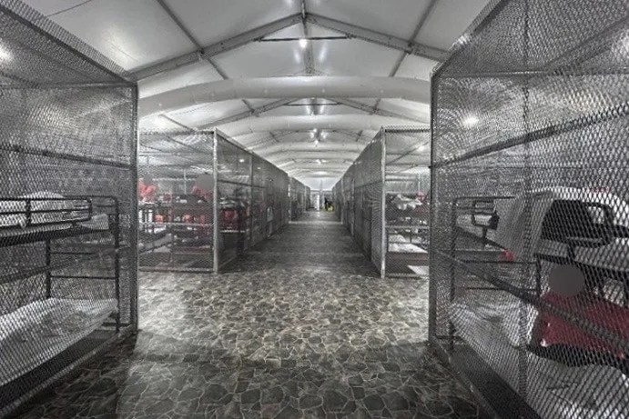 Un reporte oficial constata el uso de jaulas y otros abusos a inmigrantes en el centro de detención Alligator Alcatraz