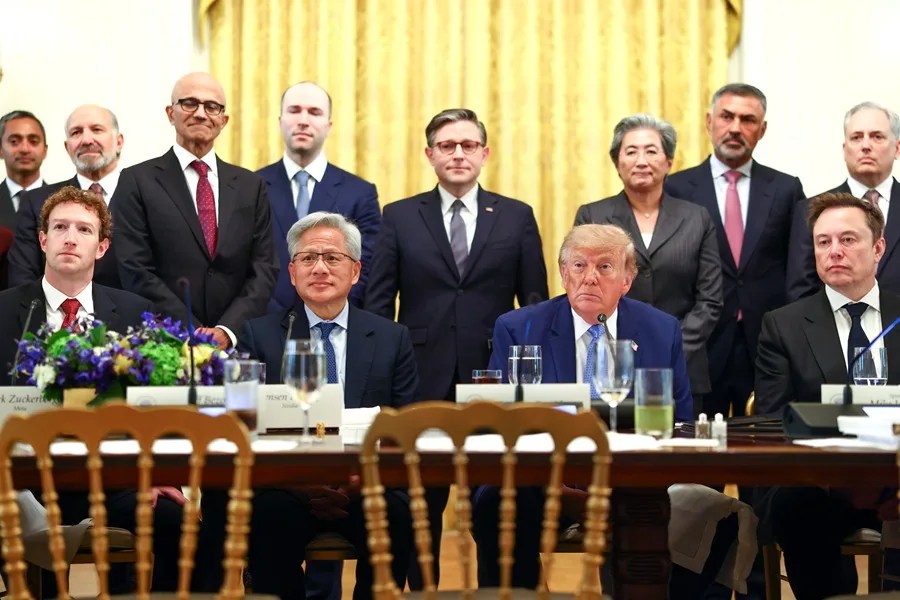 Trump defiende la "autorregulación" para la IA junto a los grandes magnates tecnológicos