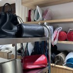 La 'marca feminista' de bolsos Labienhecha ha convertido sus diseños en un homenaje a abuelas y bisabuelas