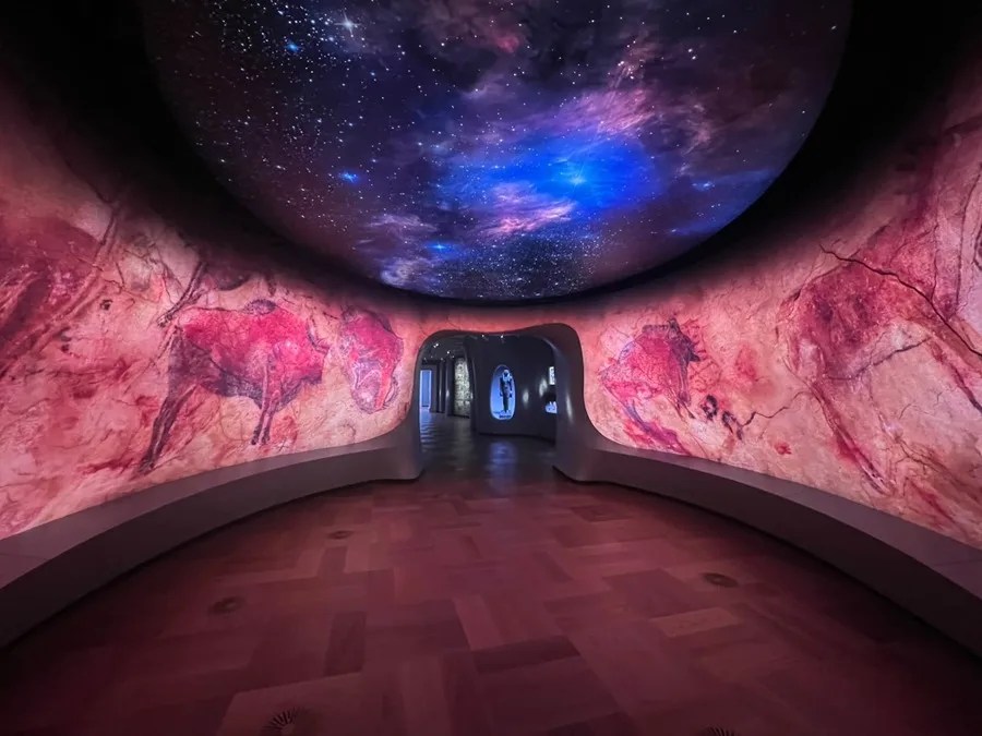 Los bisontes de Altamira están entre los protagonistas de la exposición que muestra al público el recién inaugurado museo del cineasta George Lucas en Los Ángeles
