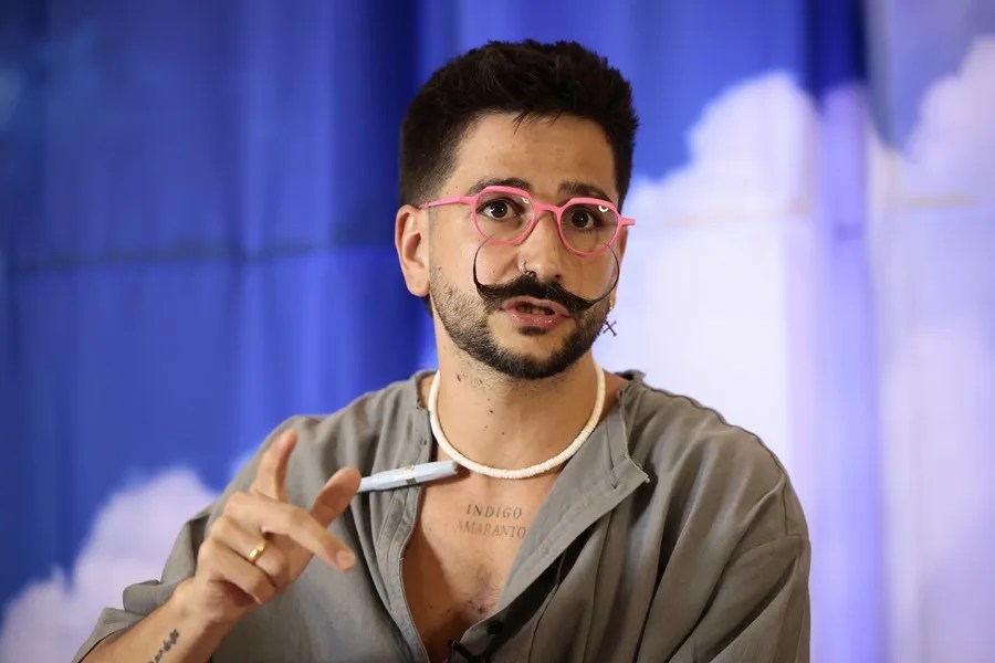 Camilo vuelve a su infancia y crea un álbum para cuando sus hijas sean mayores