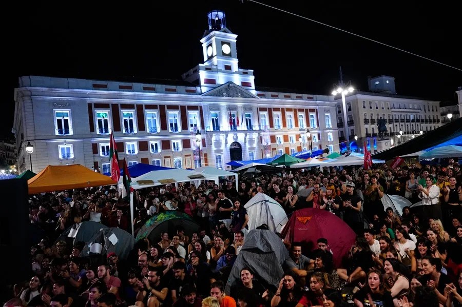 Segunda noche de acampada en Sol por la crisis de la vivienda