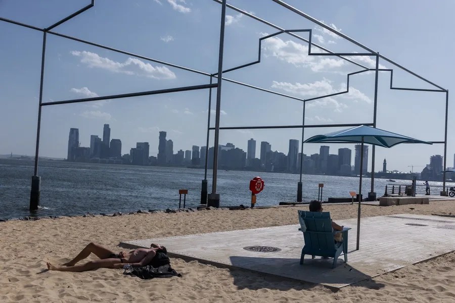 Más de 100 millones de personas están bajo alerta "mayor" o "extrema" por el calor en Estados Unidos