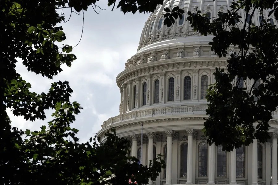 El Congreso de Estados Unidos aprueba evitar un cierre de Gobierno antes de las elecciones