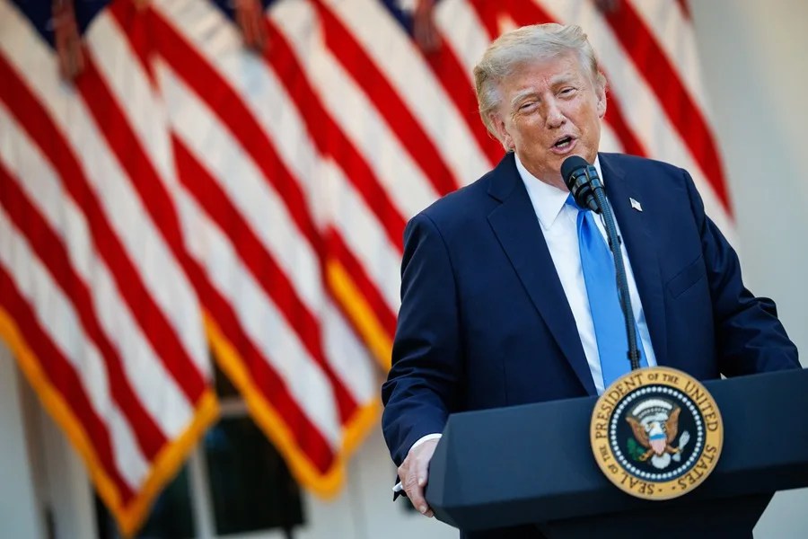 Trump dice que si él fuera la familia real británica no acogería a los duques de Sussex, Enrique y Meghan