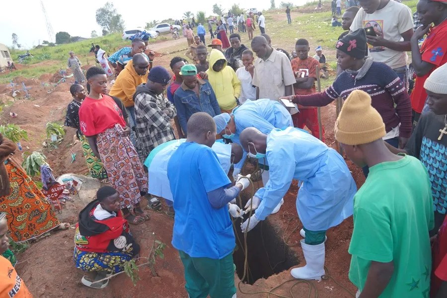 Alarma por ébola en el Congo: brote supera los 8 mil casos y se acerca a 4 mil muertes