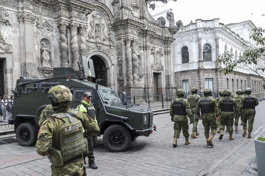 Toques de queda en Ecuador, una medida temporal contra una violencia criminal que persiste