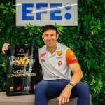 El español Toni Bou, 40 veces campeón del mundo, durante la entrevista con EFE.