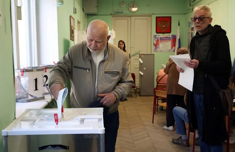 Colegio electoral durante las elecciones en Moscú, Rusia.