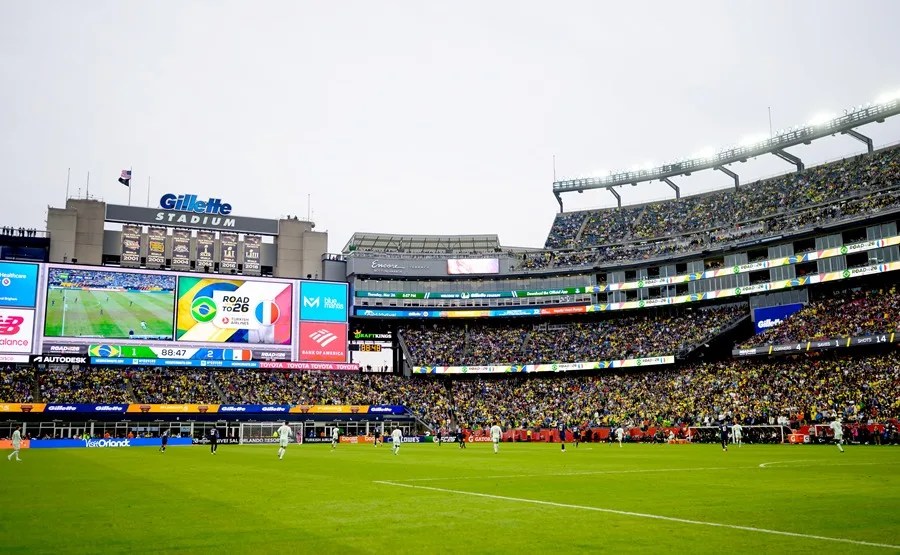 Convocan protesta contra el dueño del estadio en Massachusetts donde actuará Ed Sheeran