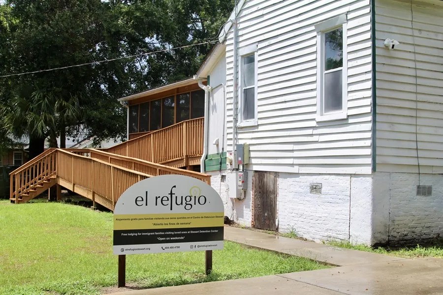 El Refugio, un oasis para los visitantes de migrantes detenidos en un remoto centro de Georgia (EE.UU.)