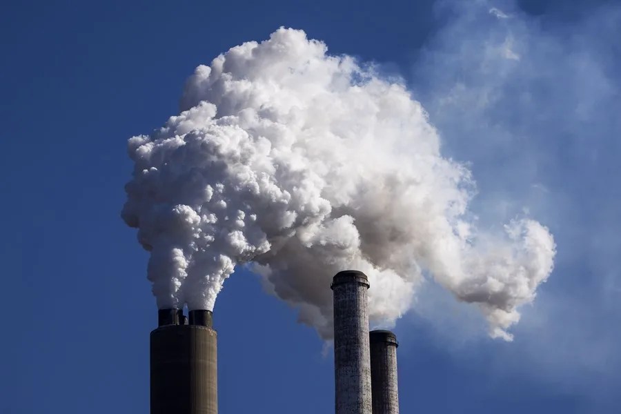 Estados Unidos deroga los límites a las emisiones para las centrales eléctricas de gas y carbón