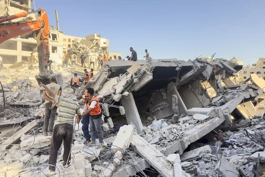 Derrumbe mortal de un edificio en Gaza afectados por los ataques israelíes