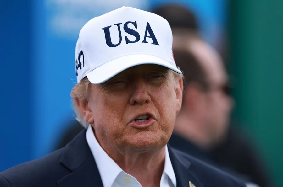 Trump dice que EE.UU. "saldrá" de Irán si no decide quedarse con su petróleo como en Venezuela