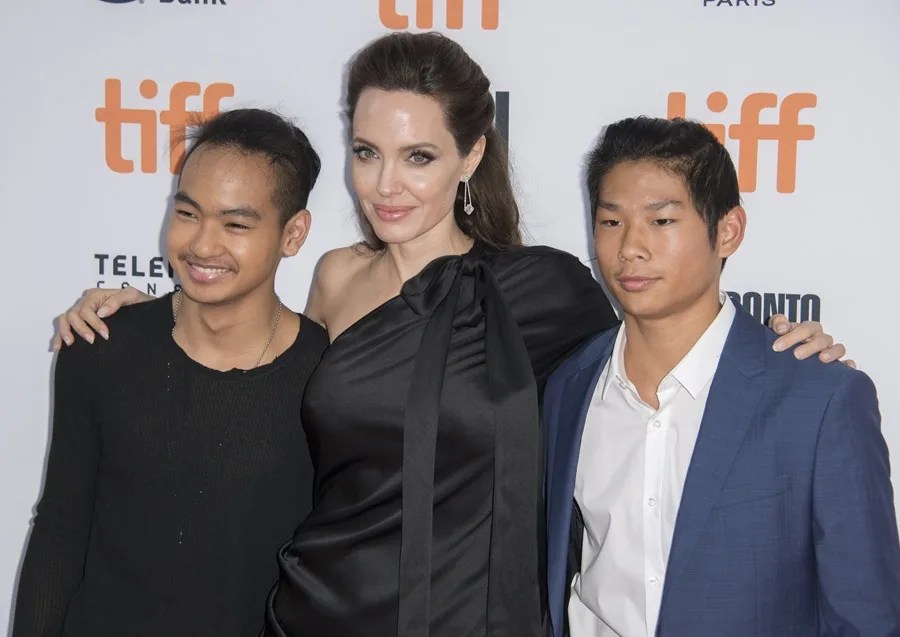 El hijo mayor de Brad Pitt y Angelina Jolie se quita oficialmente el apellido paterno