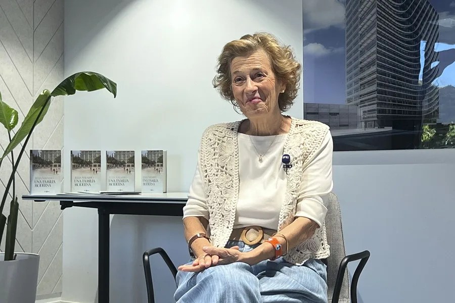 La escritora superventas Julia Navarro, durante la entrevista con EFE